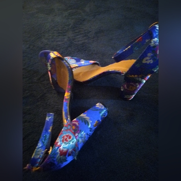 Beautiful Blue Floral Sandals - Picture 4 of 4